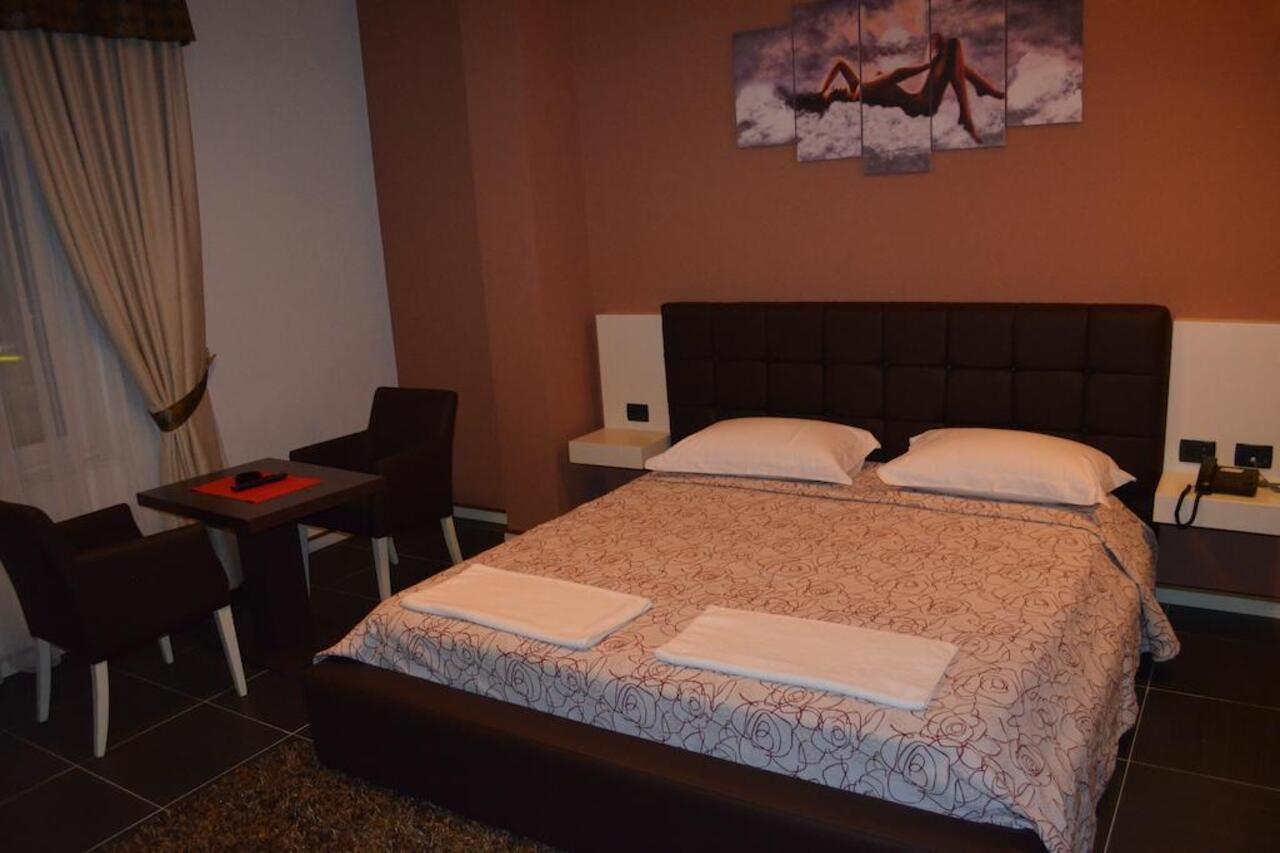 Hotel Mustang Vasqarr Buitenkant foto