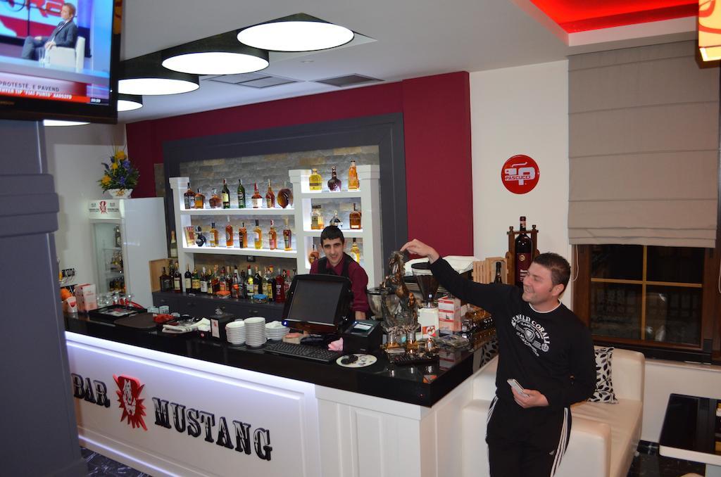 Hotel Mustang Vasqarr Buitenkant foto