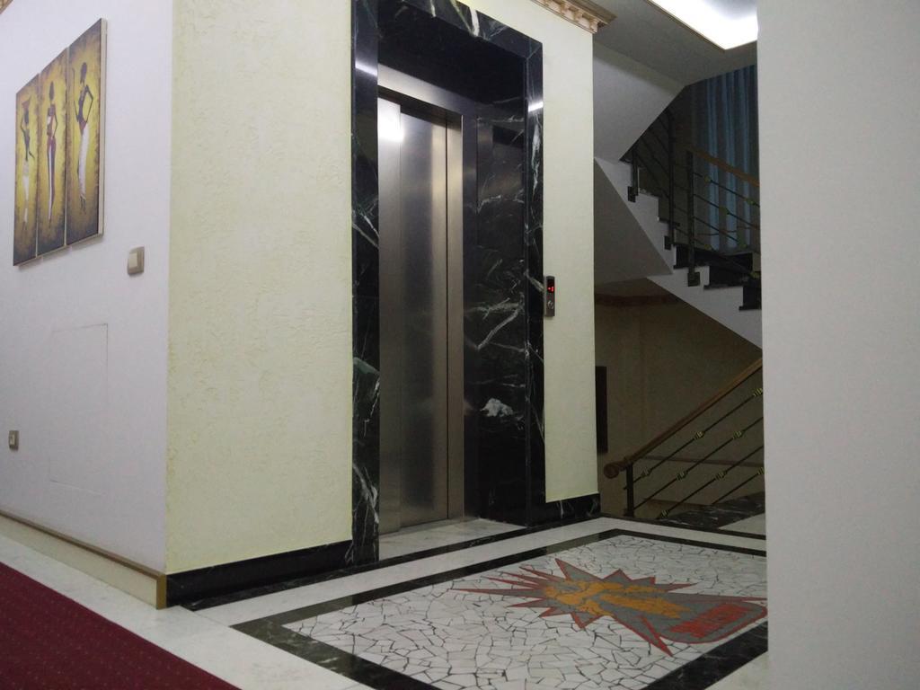 Hotel Mustang Vasqarr Buitenkant foto