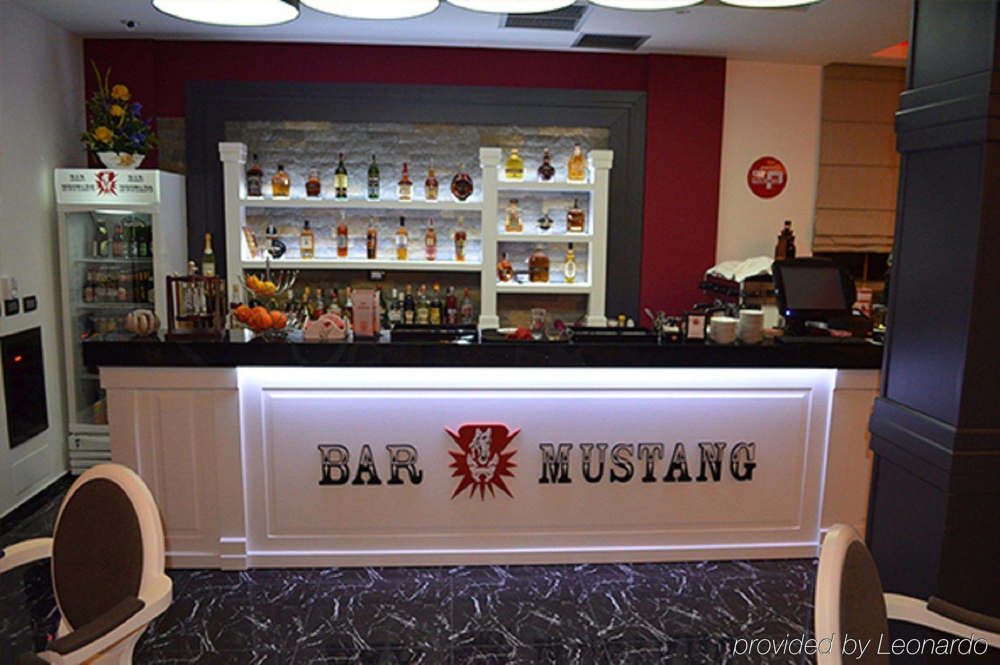 Hotel Mustang Vasqarr Buitenkant foto